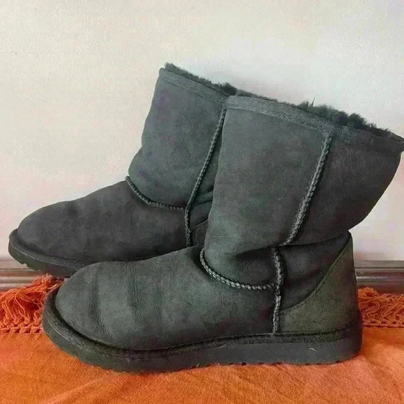 UGG boots - Picture 8 of 9